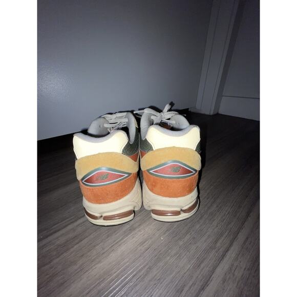 New Balance Men's 2002R Size 12 Dried Apricot Dark Olive - Picture 3 of 12